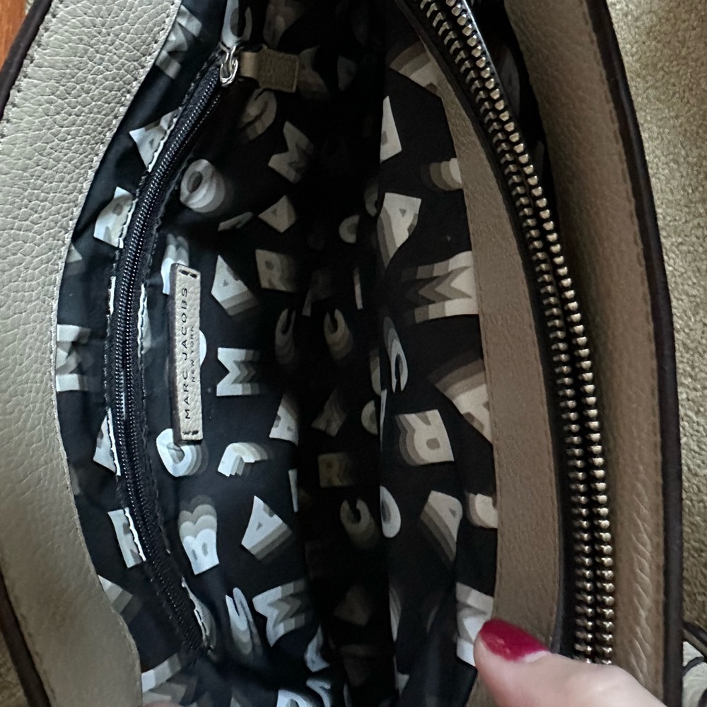 Gently Used Marc Jacobs Lock That Tote View 5